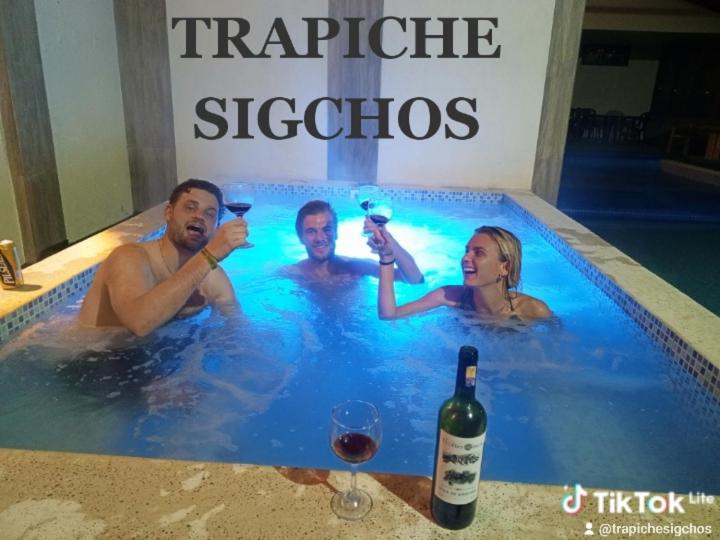 Отель El Trapiche Сигчос Экстерьер фото